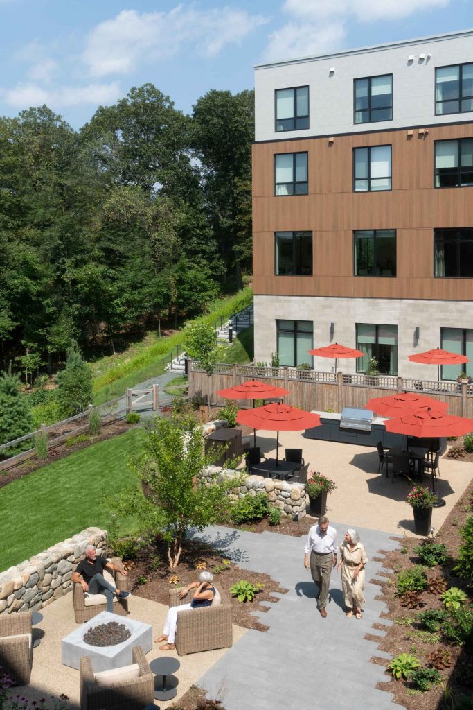 07.5-Lexington_Patio_Couples