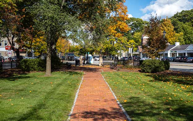 Wellesley walking trails in town
